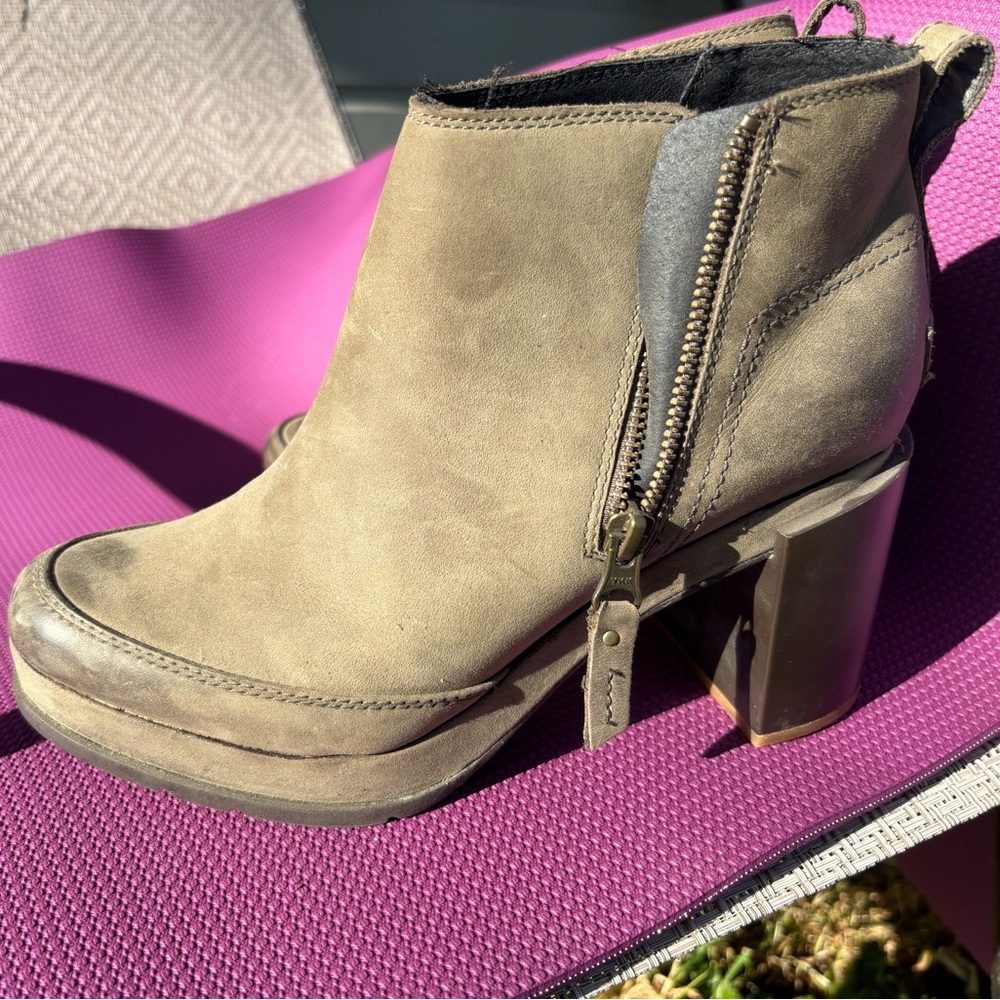 Sorel Addington Zip Leather Booties – Women’s Size 8